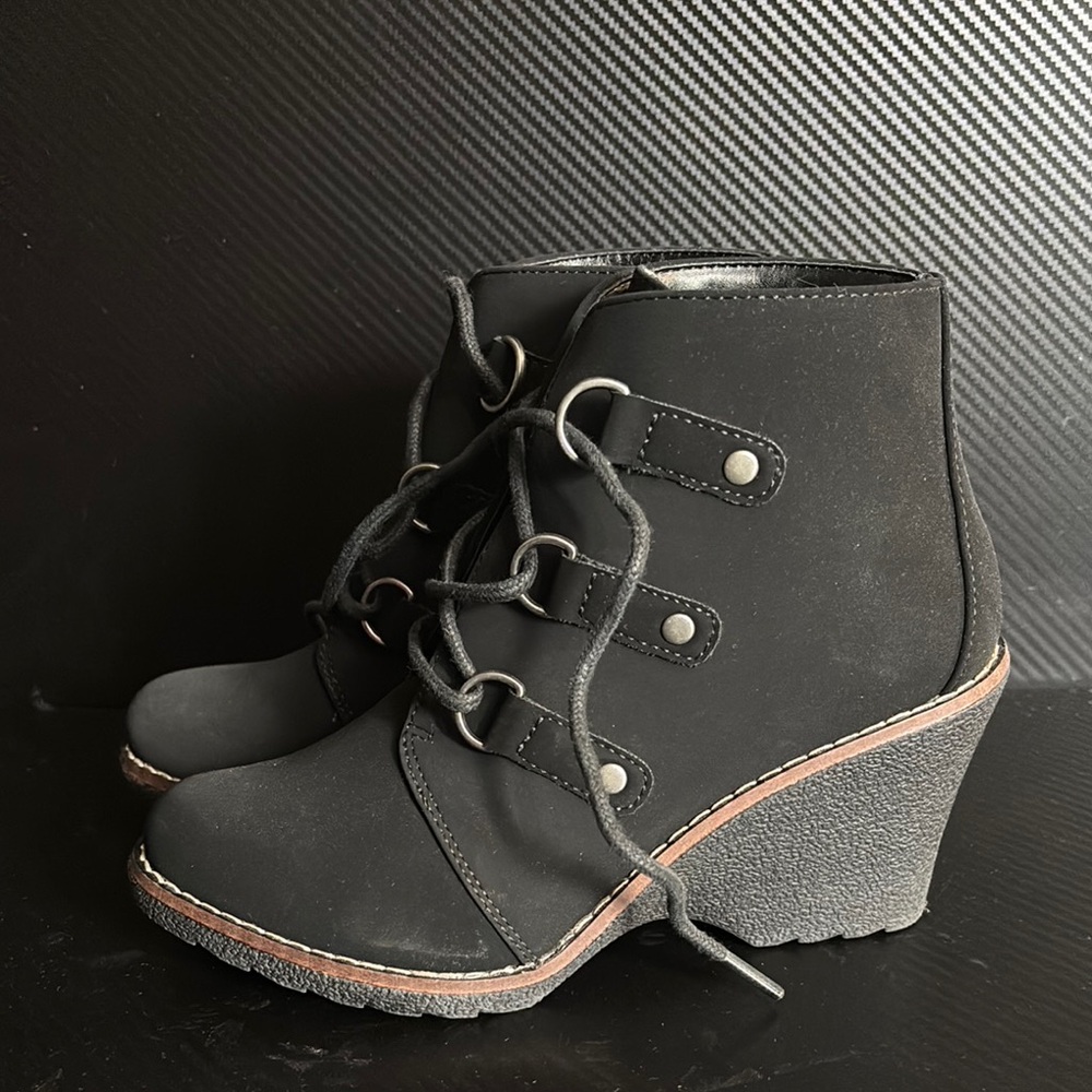 White Mountain Black Ankle Boots